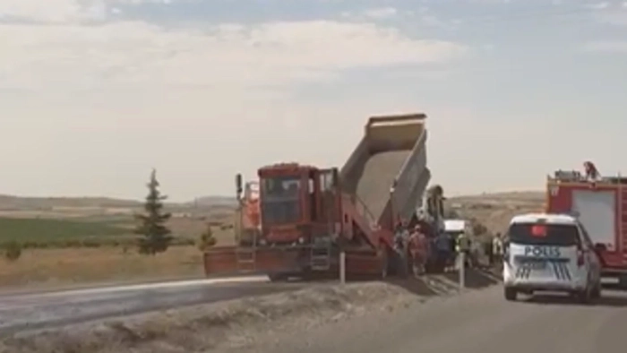 Niğde’de iki kamyon çarpıştı