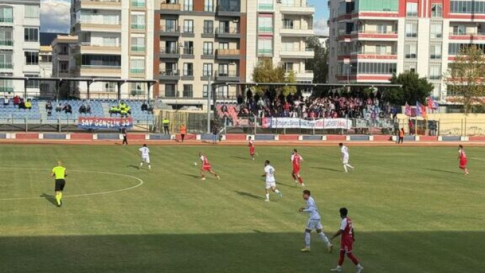 Son 32 Dakika 10 Kişi Oynayan Niğde Belediyespor Silifke'den Puanla Dönüyor..