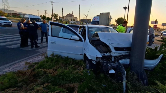 Bor TOKİ Kavşağında Feci Kaza