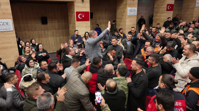 Niğde Belediye Başkanı Özdemir İşçilere Yüzde 71 Zam Verdi, Yüzler Güldü