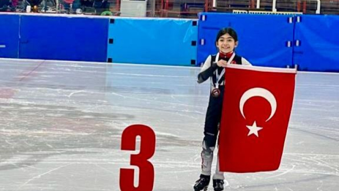 Niğdeli Kızımız Elmas Sare Kurt Slovakya'dan 3 Dalda Başarıyla Döndü..