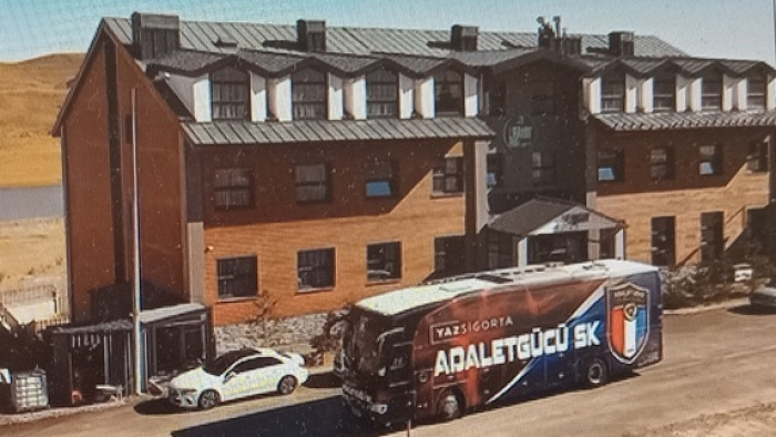 Profesyonel ve BAL'da Rakiplerimiz Takım Otobüsü İle Maçlara Gelirken, Bizim Her İki Kulübümüzdede Yok..